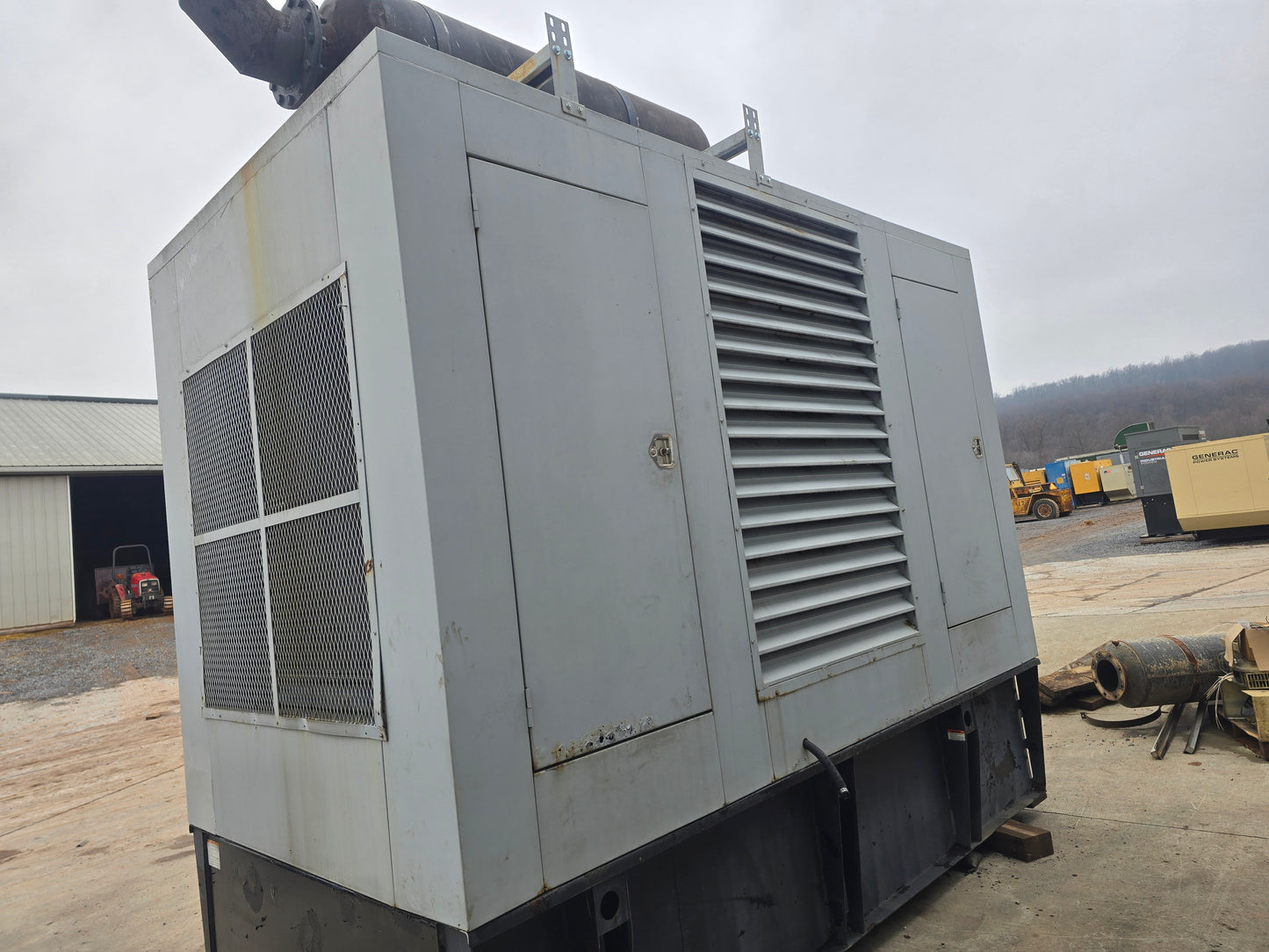 500KW Generac 22L V12 Daewoo Diesel Generator Enclosed w/ Tank '00 152hrs 1&3PH TESTED
