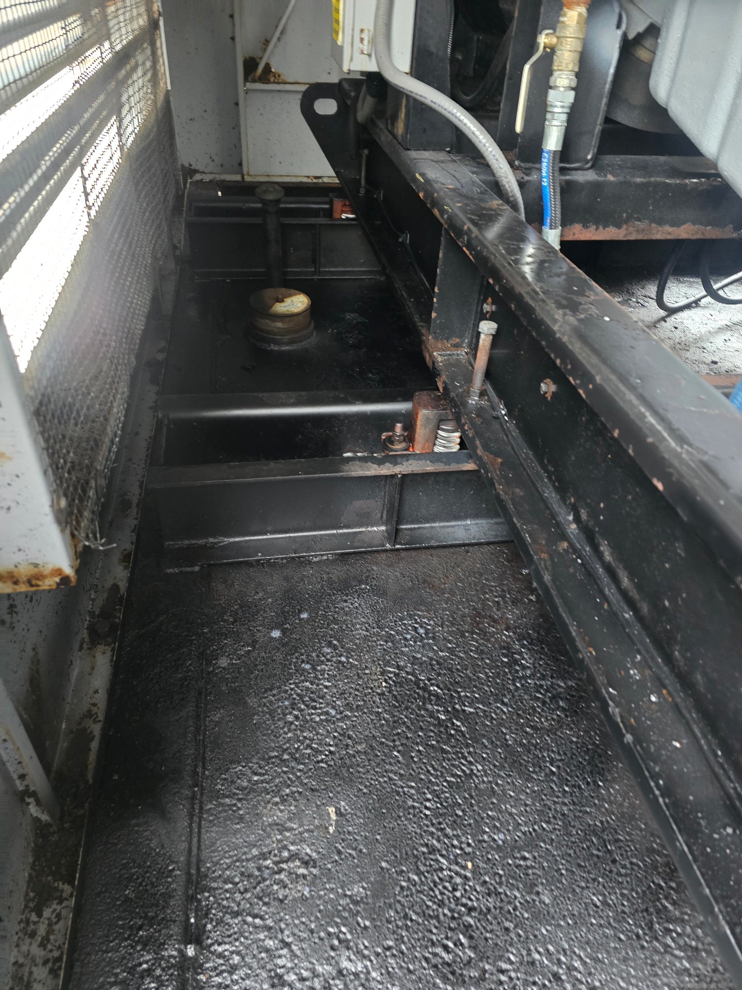 500KW Generac 22L V12 Daewoo Diesel Generator Enclosed w/ Tank '00 152hrs 1&3PH TESTED