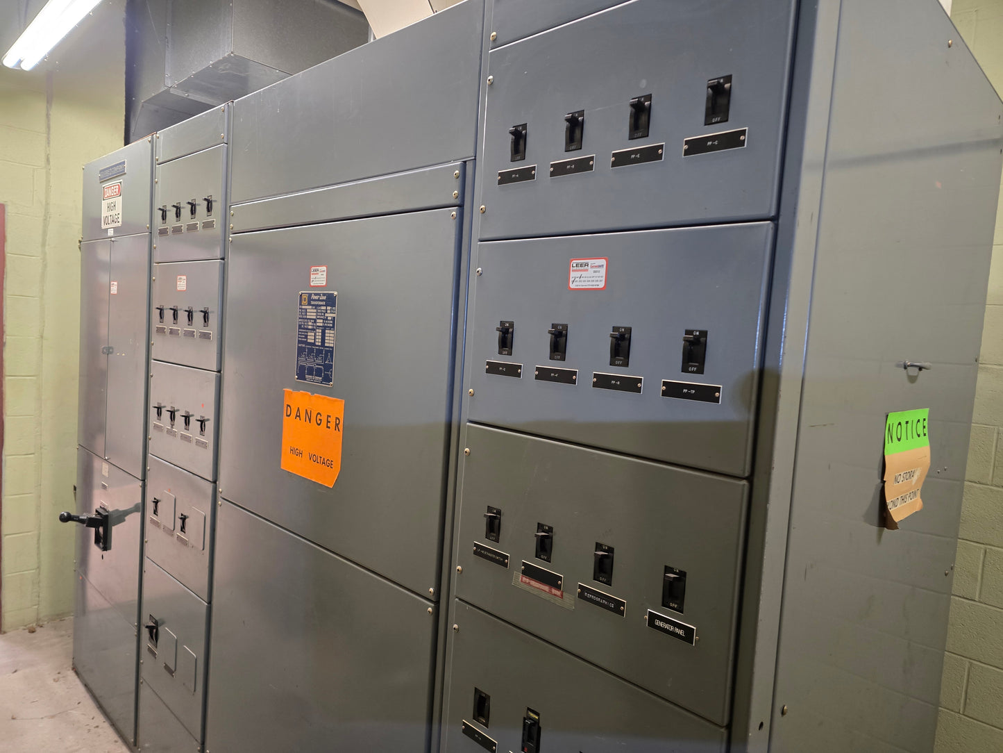 800A 300KVA Square D Power-Zone Substation Switchgear & Transformer 480x208Y/120V 18 Dist & Main