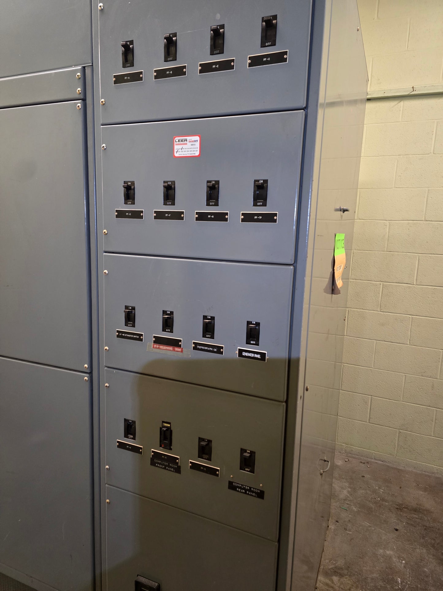 800A 300KVA Square D Power-Zone Substation Switchgear & Transformer 480x208Y/120V 18 Dist & Main
