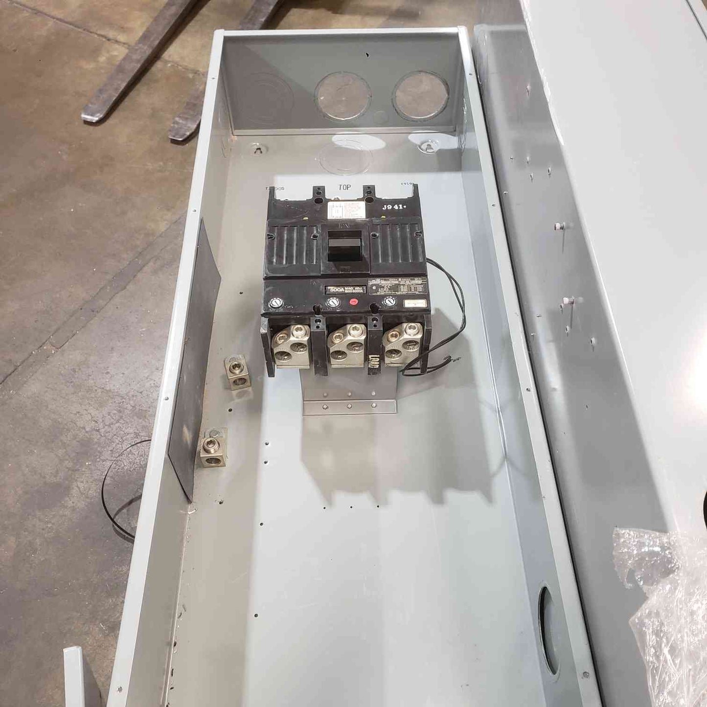 GE TJK636F000 600A Circuit Breaker in TJ600S Enclosure 3-Pole 600V Service Disconnect (SKU: 112798)