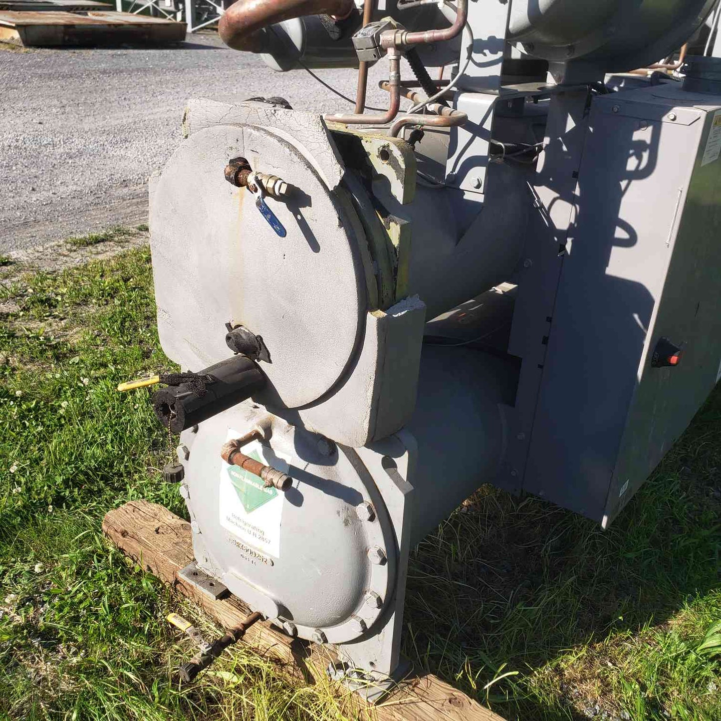 Carrier 30HXC116 Water-Cooled Chiller 116 Ton 200 Ton Dual Carlyle Screw Compressors (SKU: 113184)
