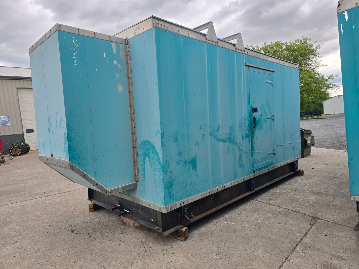 Detroit Diesel Spectrum 100kW Standby Diesel Generator 3ph Enclosed 300HR TESTED