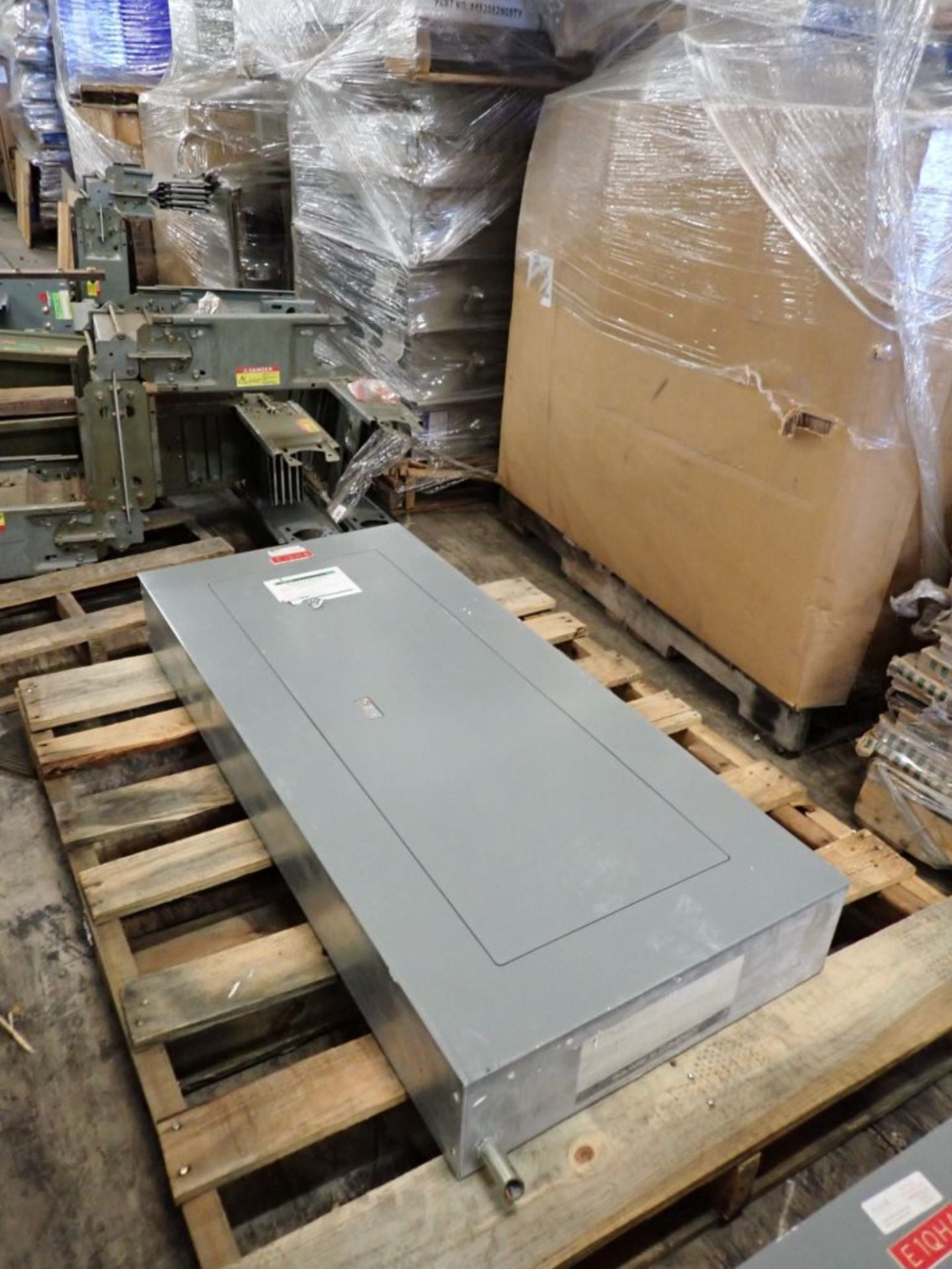 125A Square D NEHB Panelboard NEHB-30435-1 480Y/277V 3PH w/ Circuit Breakers & Main