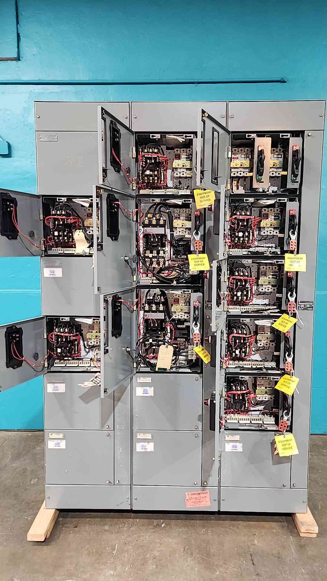 Allen-Bradley Centerline 2100 MCC Motor Control Center 3 Section 800A 600V 3PH