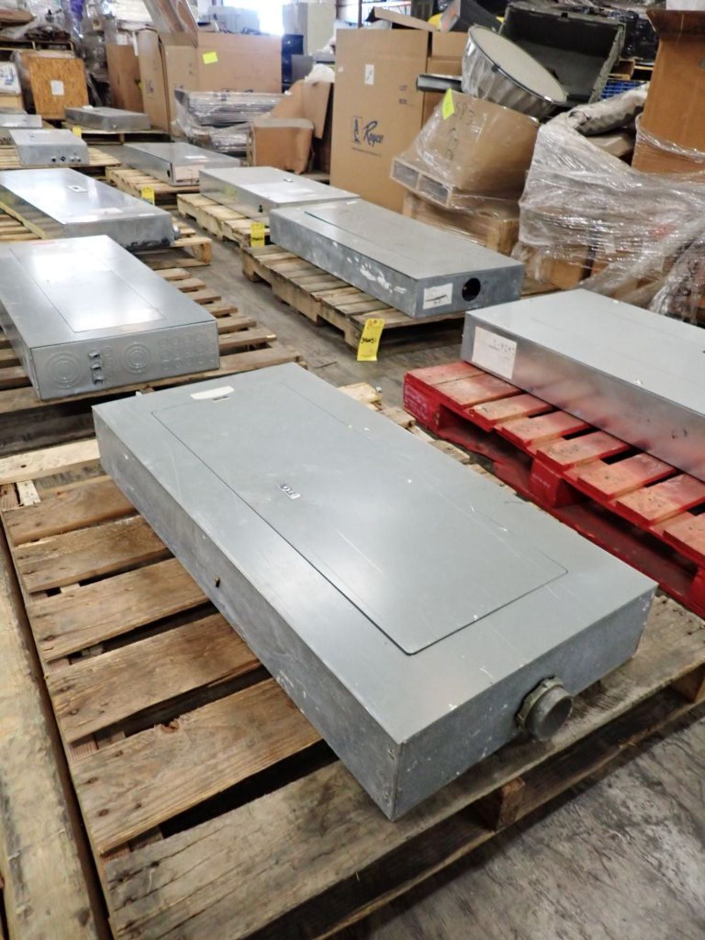 Square D 225A NEHB NHEB-3570-508 Panelboard 480Y/277, 240V, 3PH w/ Circuit Breakers