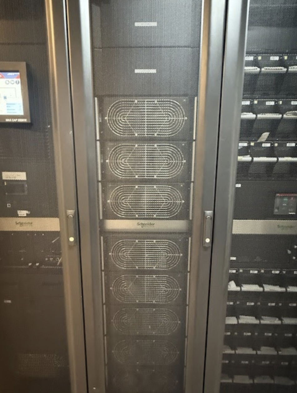 APC Symmetra UPS 200KW / 250KW UPS SYIOF500KMBL