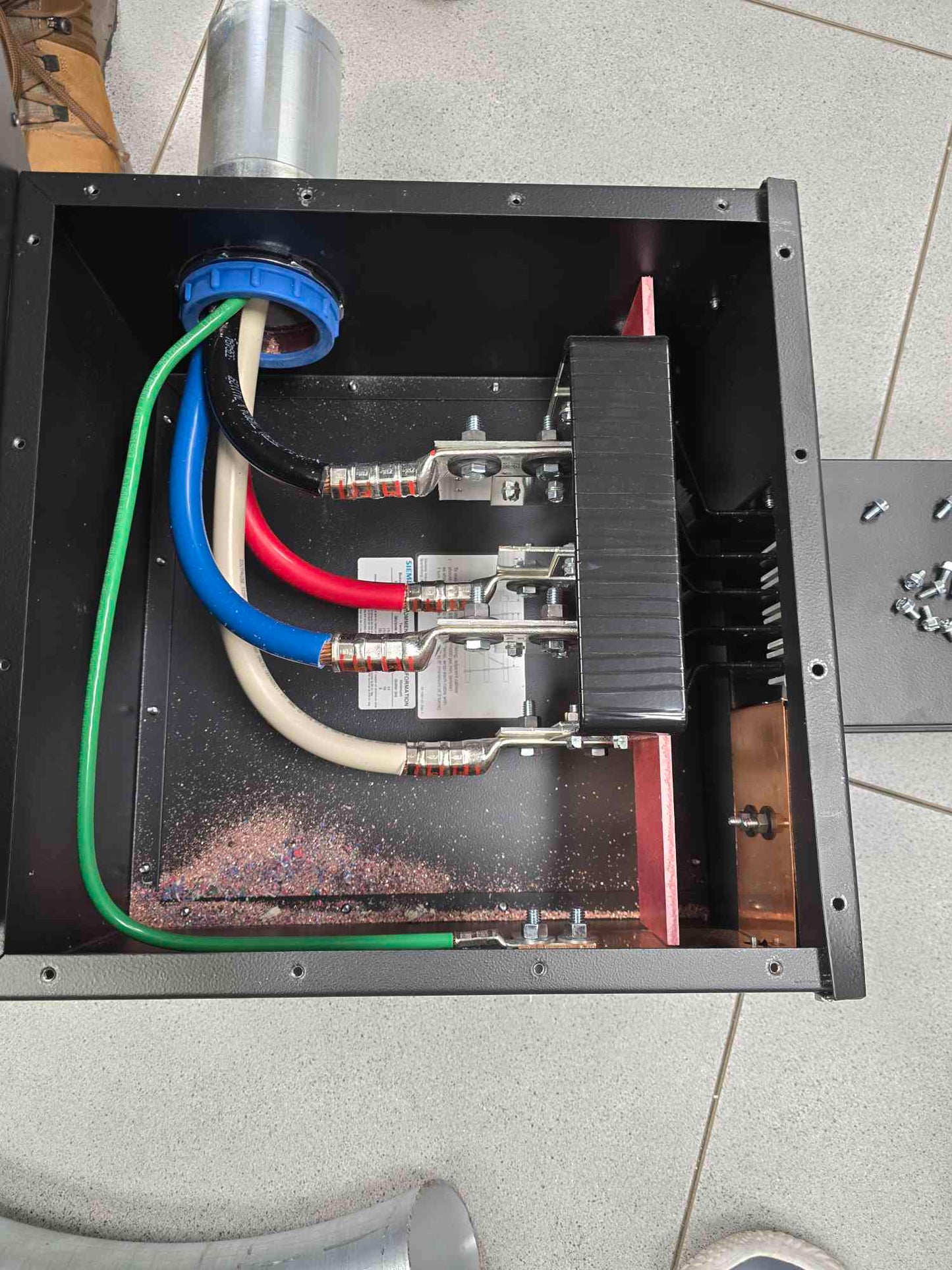 Siemens XJ-L Busway, 2011 XE400-SPEC With Tap box (SKU: 111273)