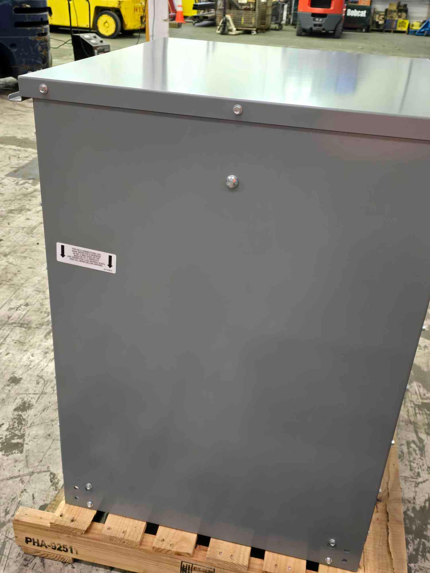 NEW 112.5KVA Square D LV Transformer, Dry type 3PH 480V 208Y/120 (SKU: 111350)
