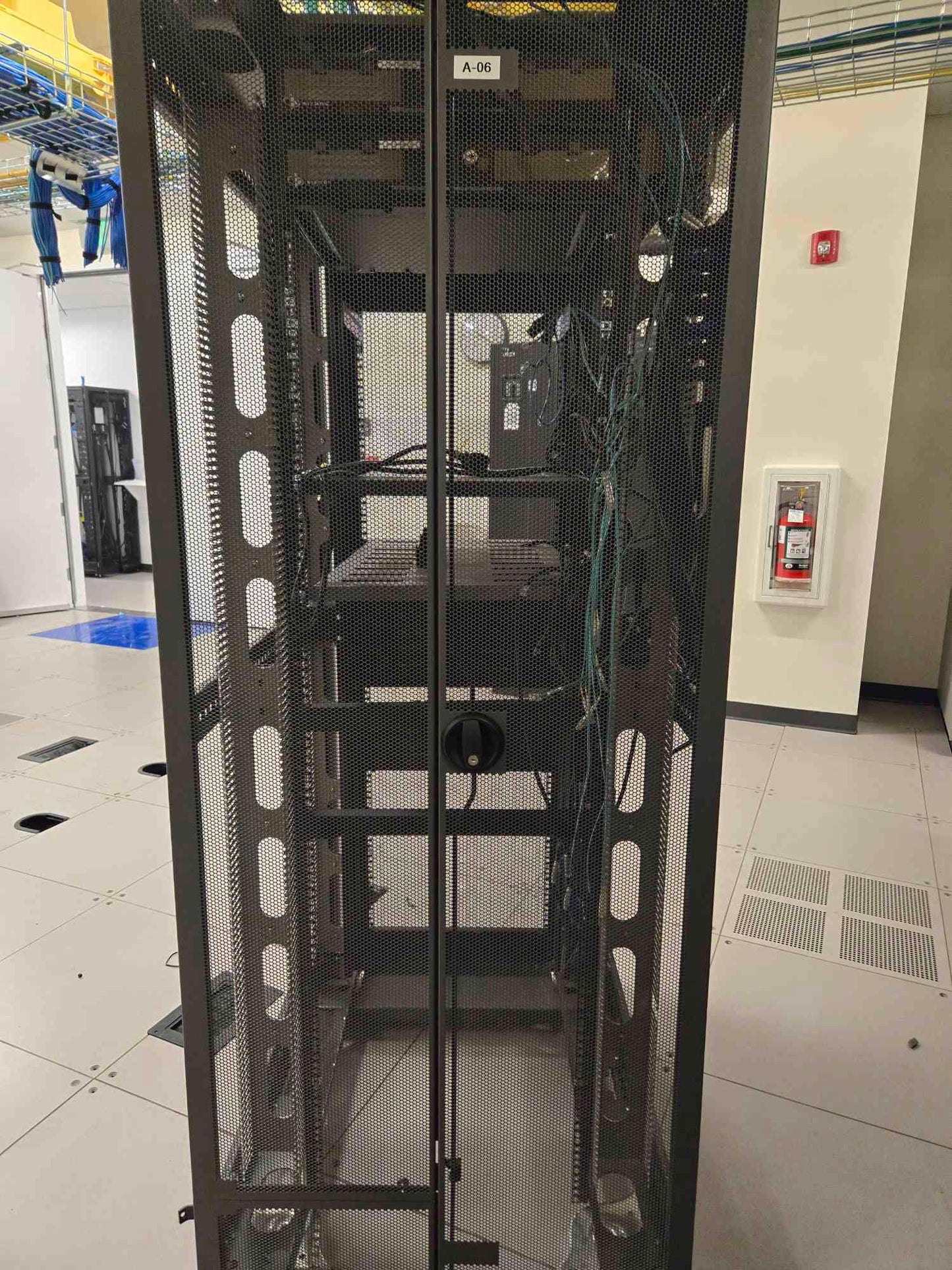 HP 10842G2 42U Server Rack Enclosure Cabinet 430974-001 Mesh Doors