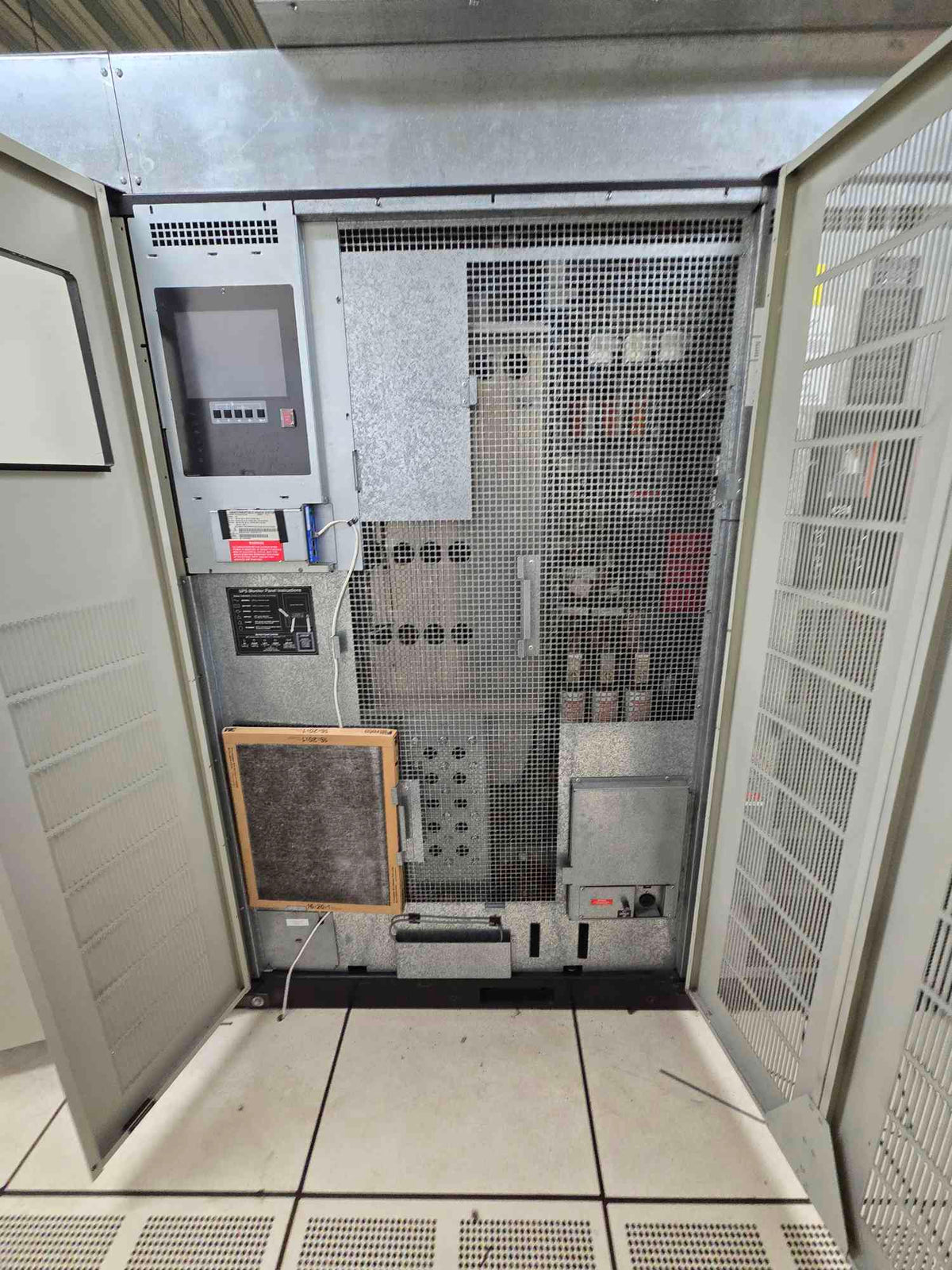 Eaton Powerware Plus 500 kVA 400kW 480V Industrial UPS & Input Transformer Lineup