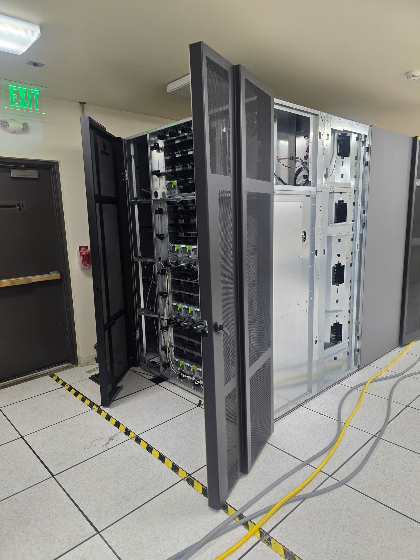 Oracle StorageTek SL8500 Enterprise Modular Tape Library System Robot Center