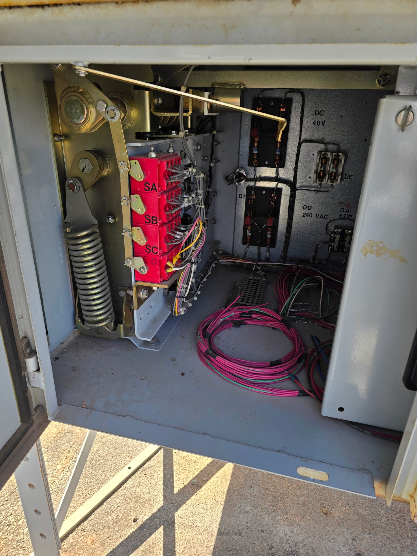 ABB 38kV Outdoor Vacuum Circuit Breaker Substation 48VDC Control Relay Frame