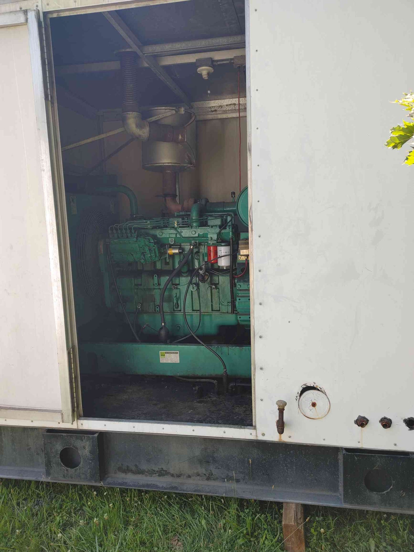 Cummins Onan 125 kW Diesel Generator 125DGEAL 3 Phase Single Standby Enclosure 1157.9Hrs TESTED(SKU: 114117)