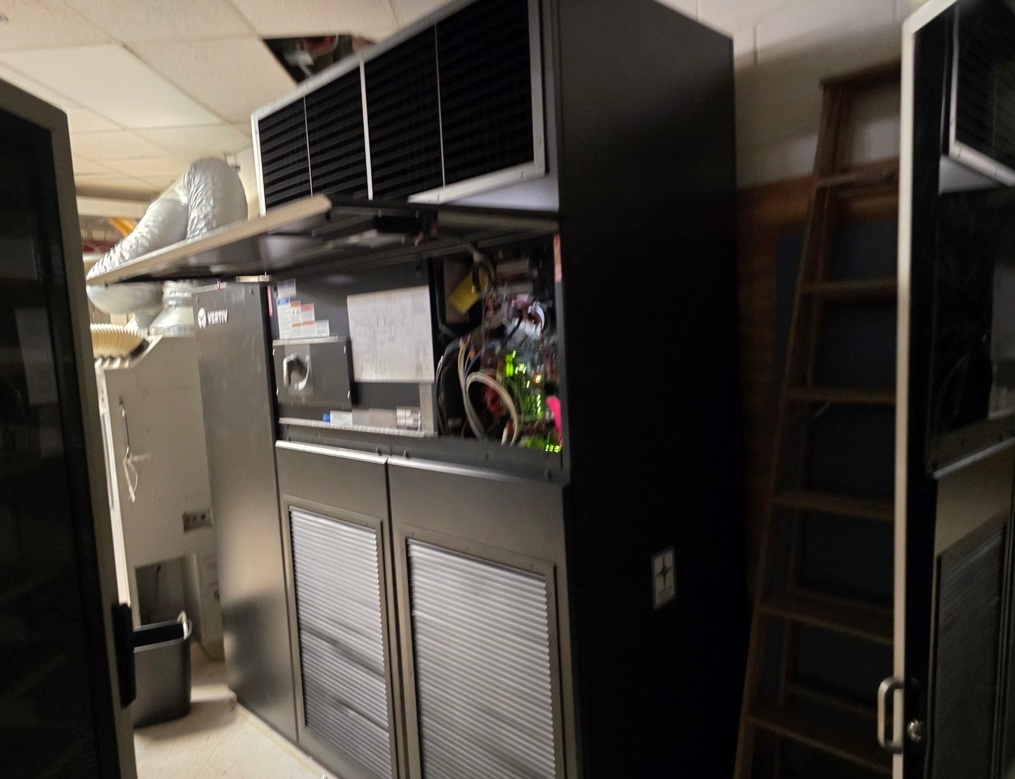 Liebert Vertiv 10 Ton VS035W Upflow AC 460v 3PH CRAC UNIT