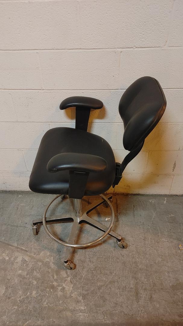 VWR Black Leather Lab Chair Swivel Wheels Arm Rest Adjustable(S6LLST11633)