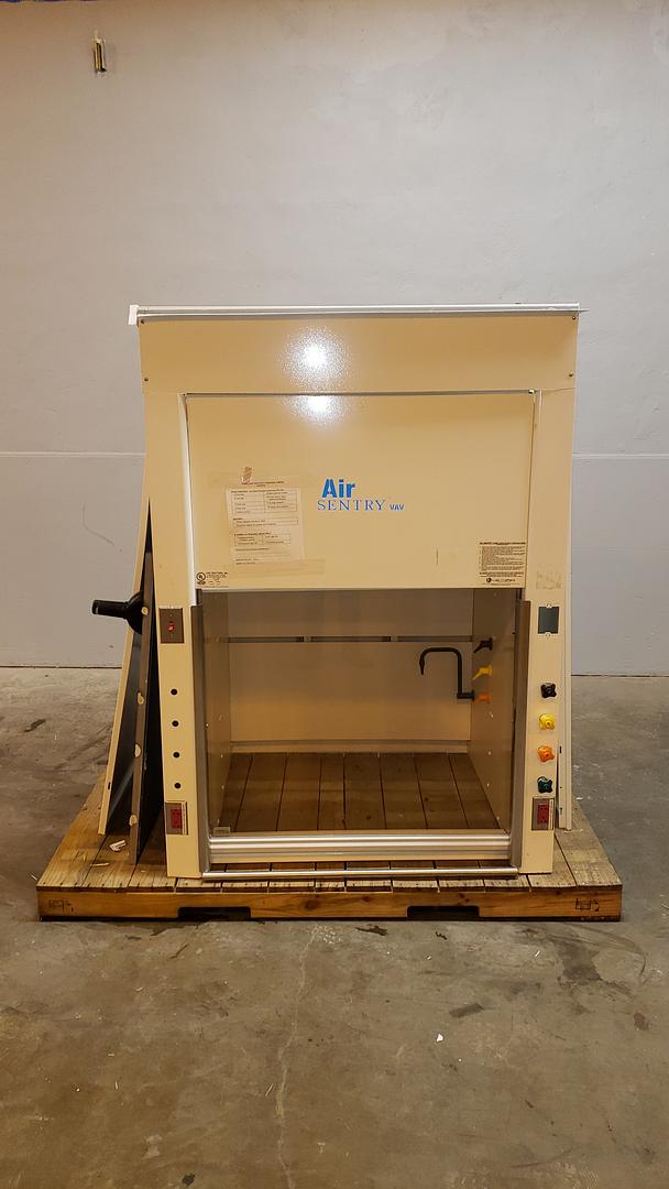 Lab Crafters Air Sentry 4' High-Performance VAV Fume Hood Low-Flow S6LLST10394