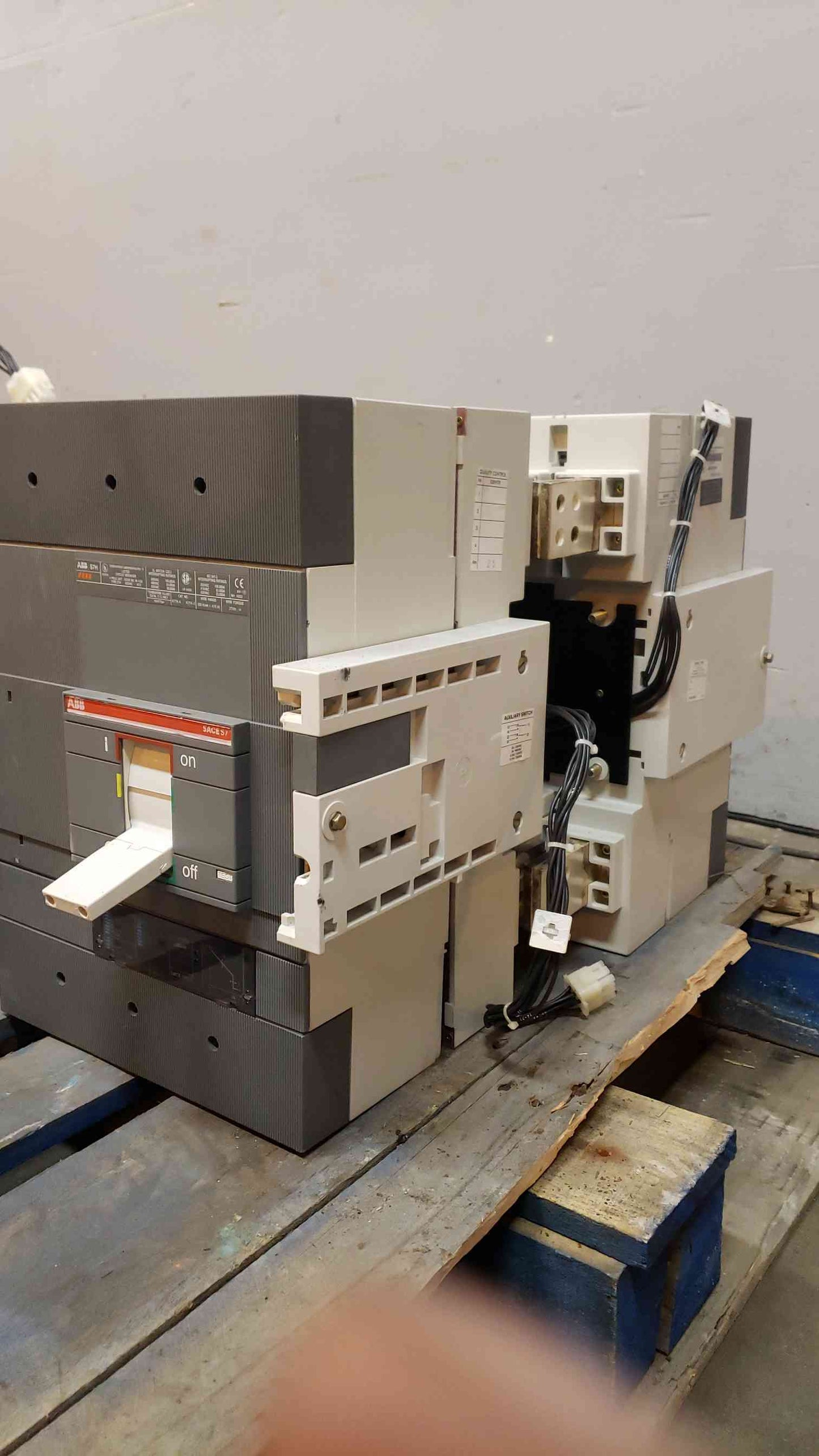 1000A S7H ABB M1438 4 Pole Unit 600V SACE PR211 (SKU:14495AA)