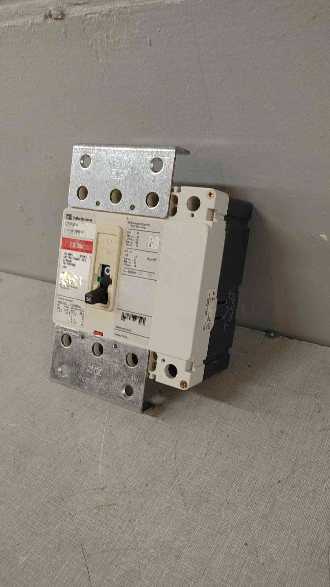 Cutler-Hammer 150A 4 Pole Circuit Breaker 600VAC 250VDC FD4150WA06(104742)