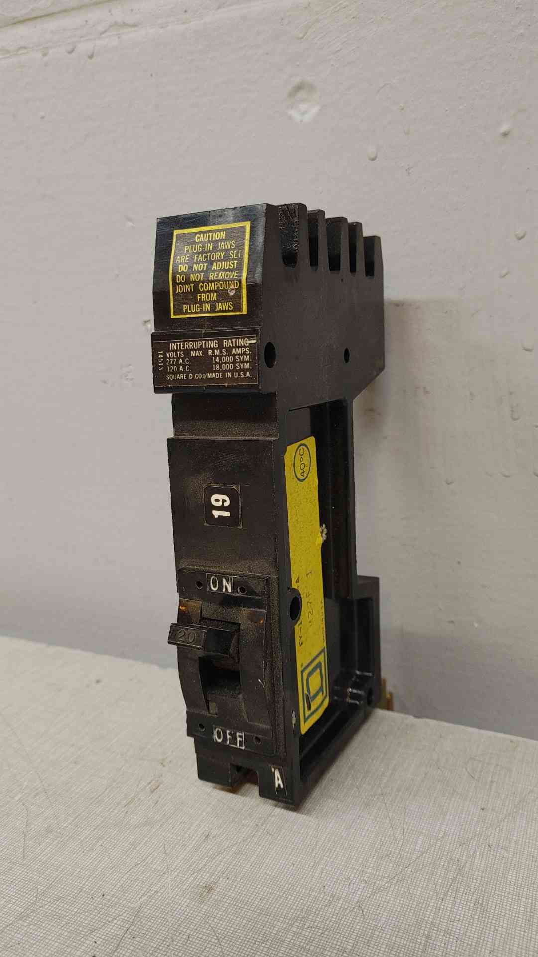 Lot of 62 Square D 20A 1 Pole Circuit Breaker 277VAC LD-672(104839)