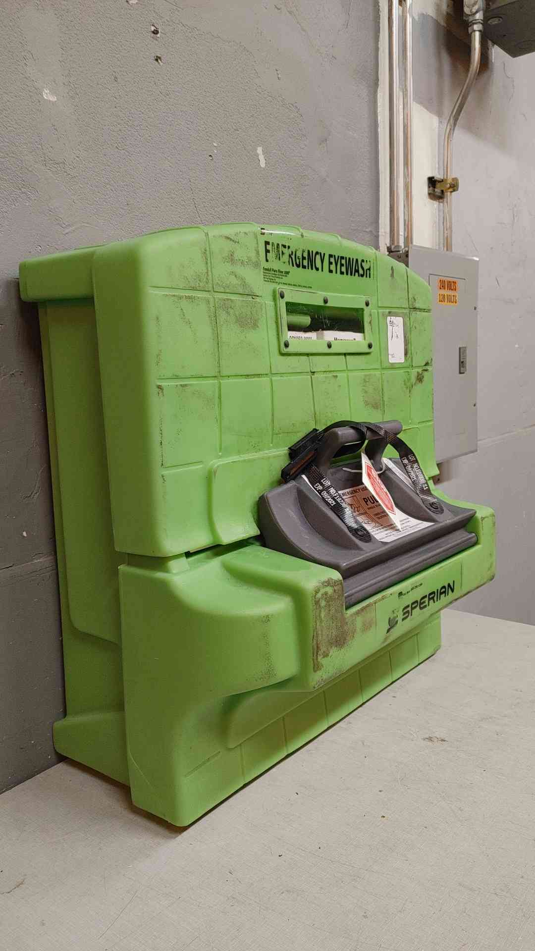 Sperian Emergency Eye Wash Station Fendall Pure Flow 1000(106369)