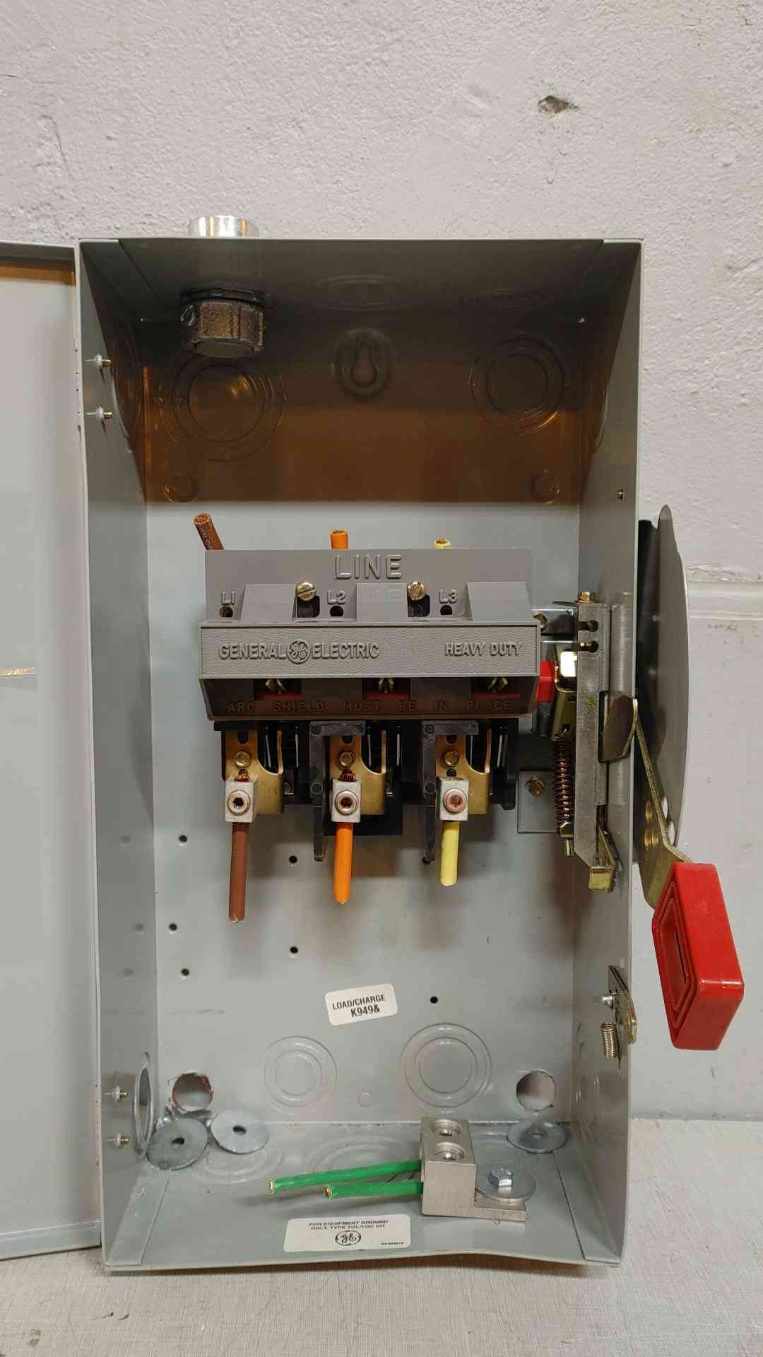 *Pickup Only* General Electric Heavy Duty Safety Switch 100A 600VAC 250VDC 3PH THN3363