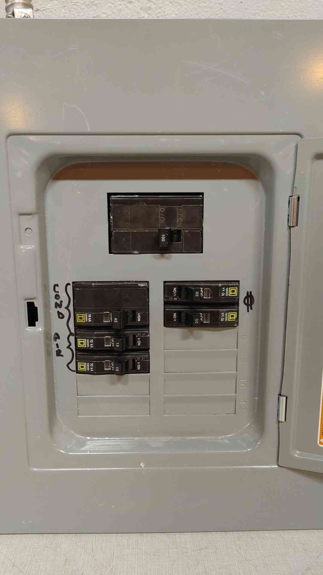 Square D Type 1 Enclosure QOC12US Load Center