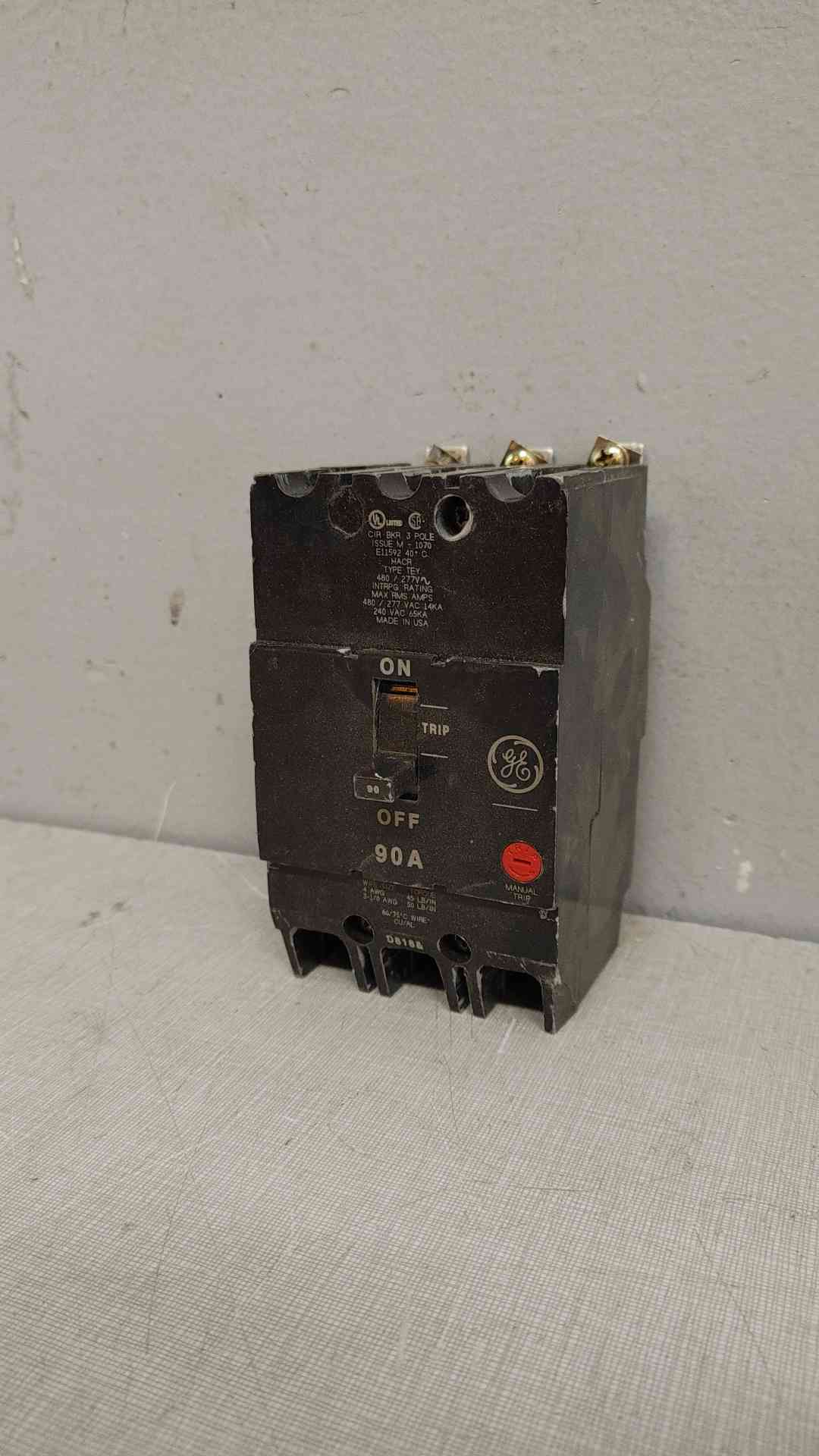 General Electric 3 Pole Circuit Breaker 90A 480/277VAC M-1070