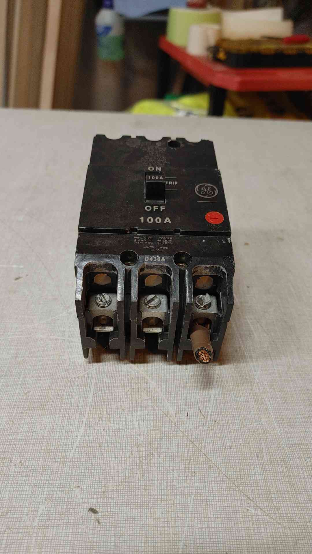 General Electric 3 Pole Circuit Breaker 100A 480/277VAC M-1070