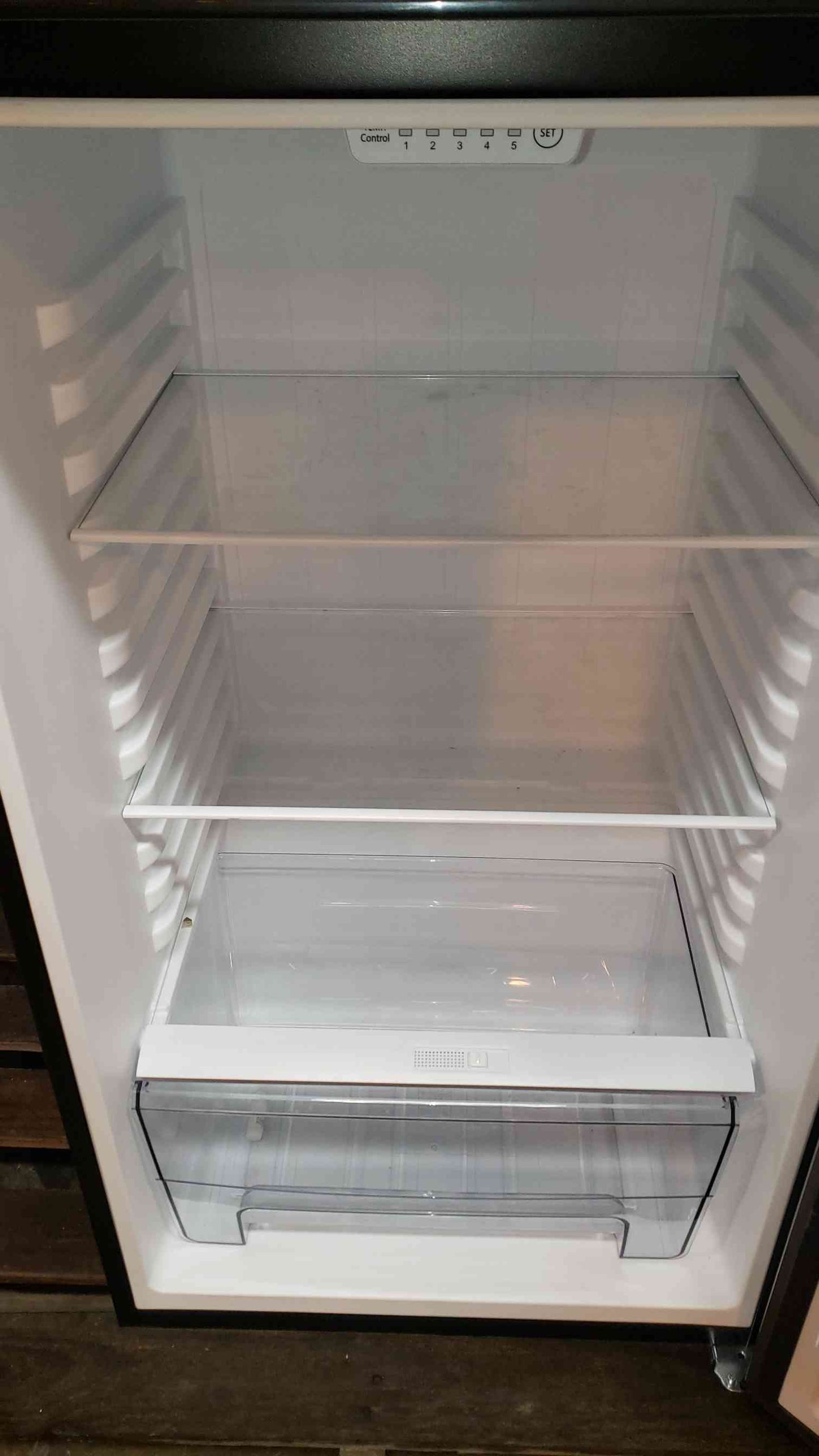 Galanz 115V Refrigerator Freezer Combo GLR10TS5F TESTED (SKU: 108002)