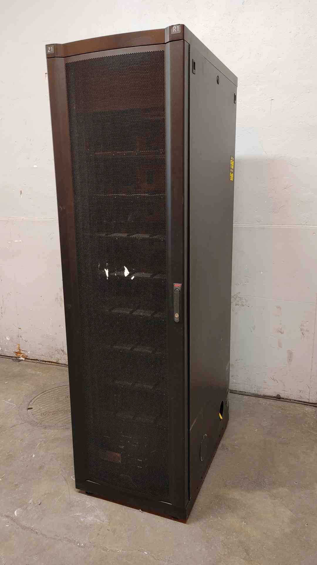 APC Symmetra Battery Cabinet 80KW 192VDC 233A SYCF8BF