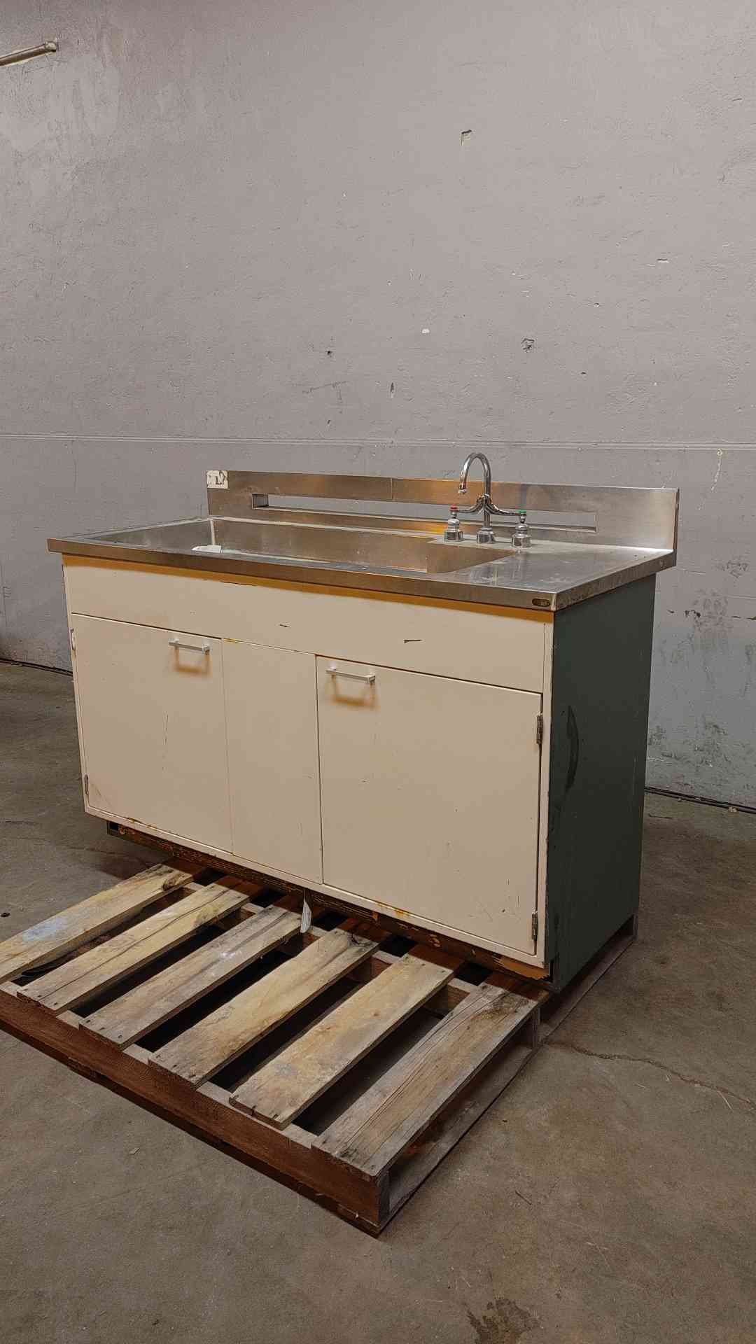 5' St.Charles Stainless Steel Sink Base Bundle (108339)