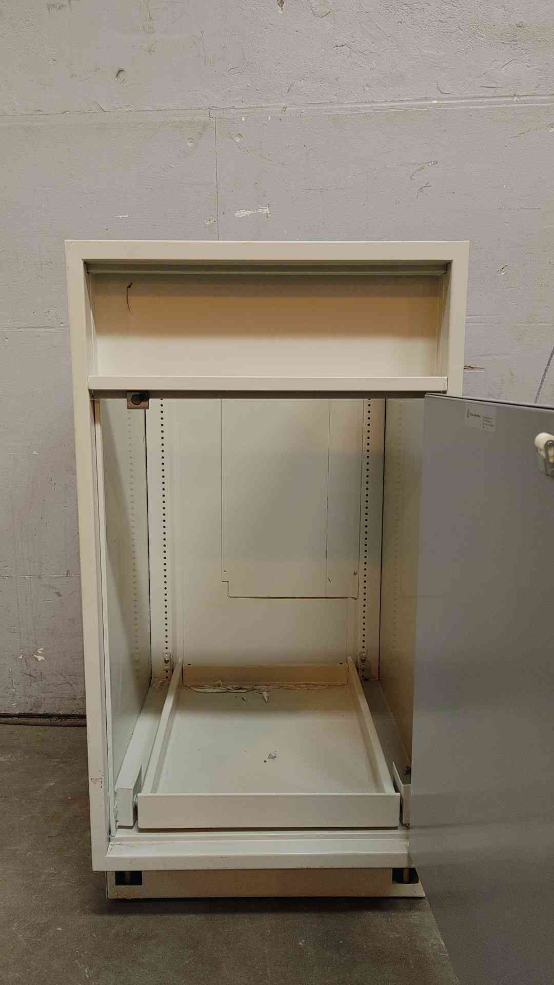 18" Recessed Single Door Casework (108706)