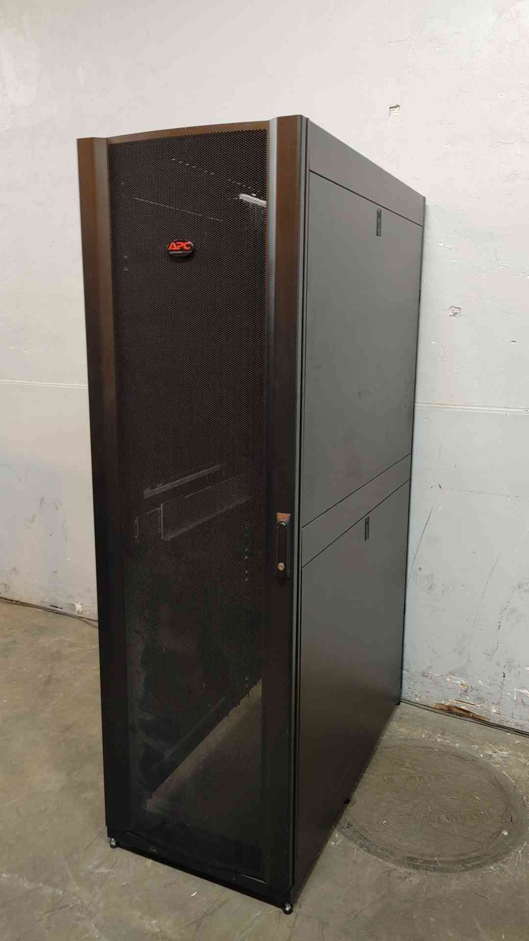 42U APC Fully Enclosed Rolling Server Rack AR3300 (108763)