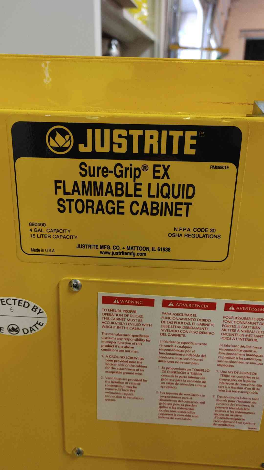 17" JustRite Sure-Grip EX Flammable Liquid Storage Cabinet 4 G 15 L