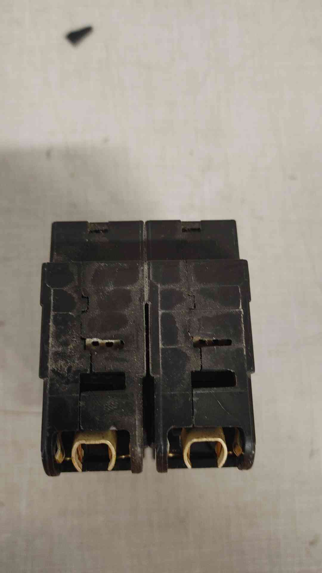 Square D EH24030 30 Amp 2 Pole Circuit Breaker *Pickup Only*
