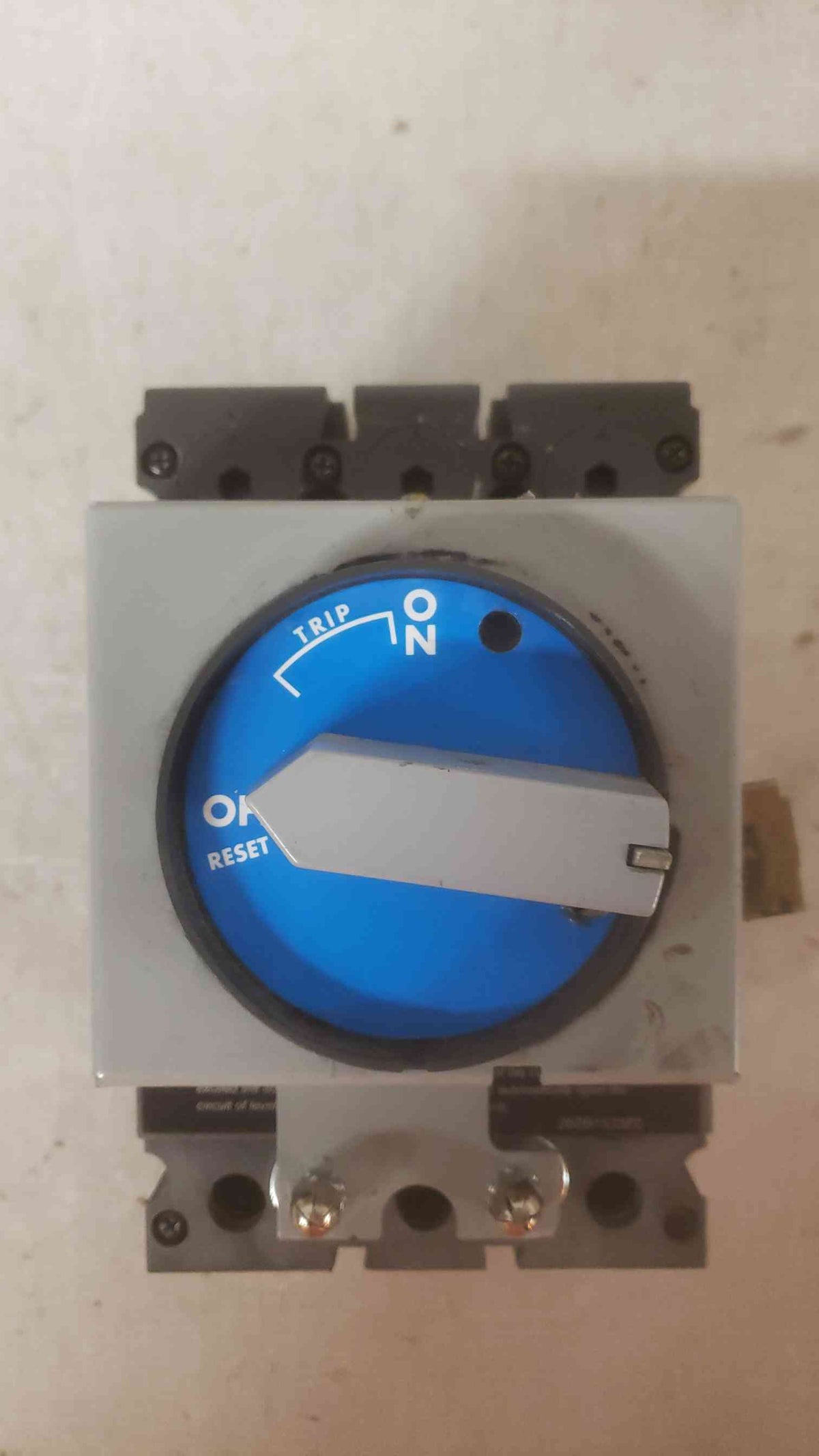 GE Spectra RMS 100A 3 Pole W/ Integrated Handle Circuit Breaker (SKU: 109694)
