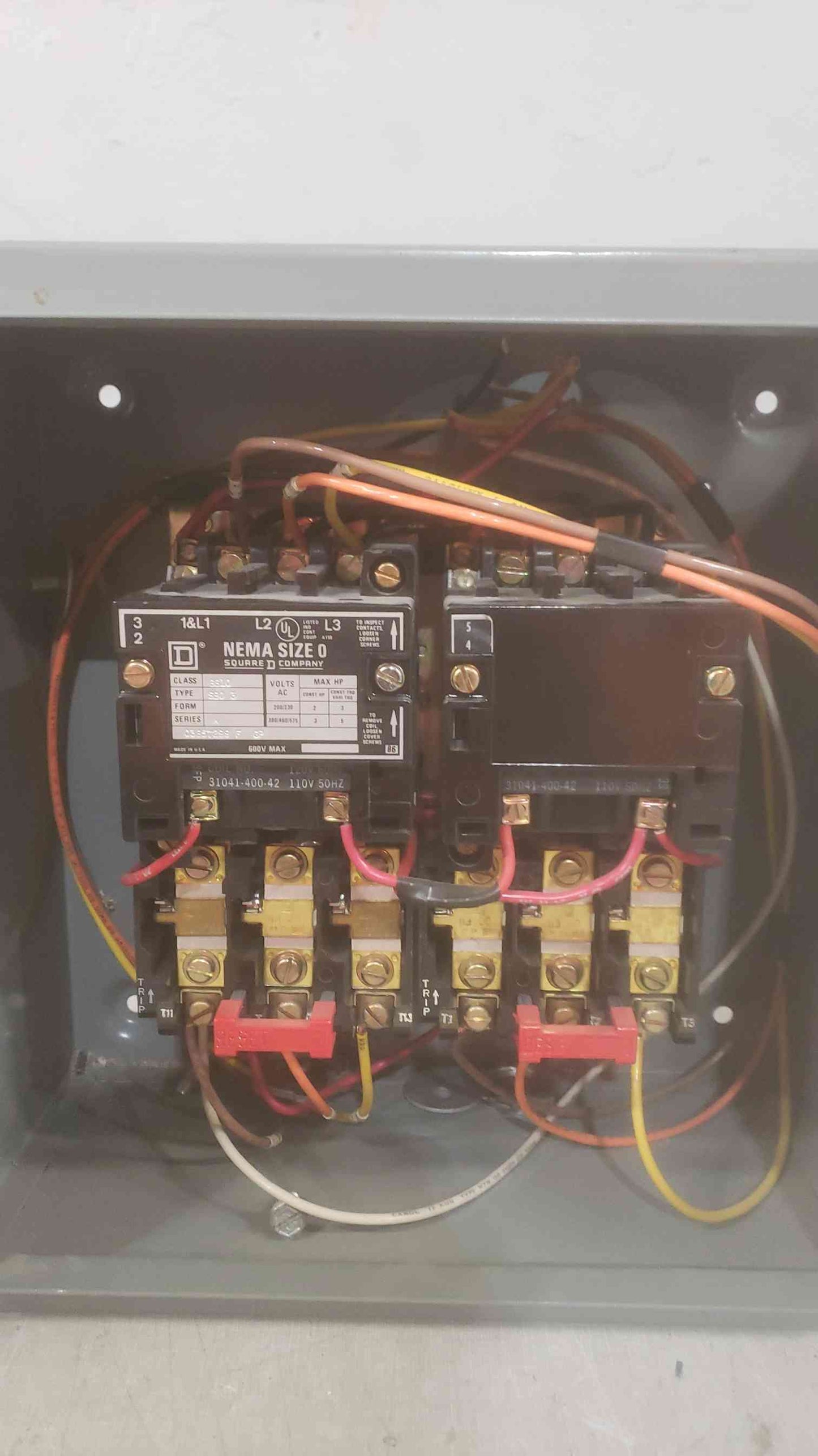 SQUARE D 120/240V 60Hz 4Pole Overload-Relay 2 NEMA Size 0 Motor Starters