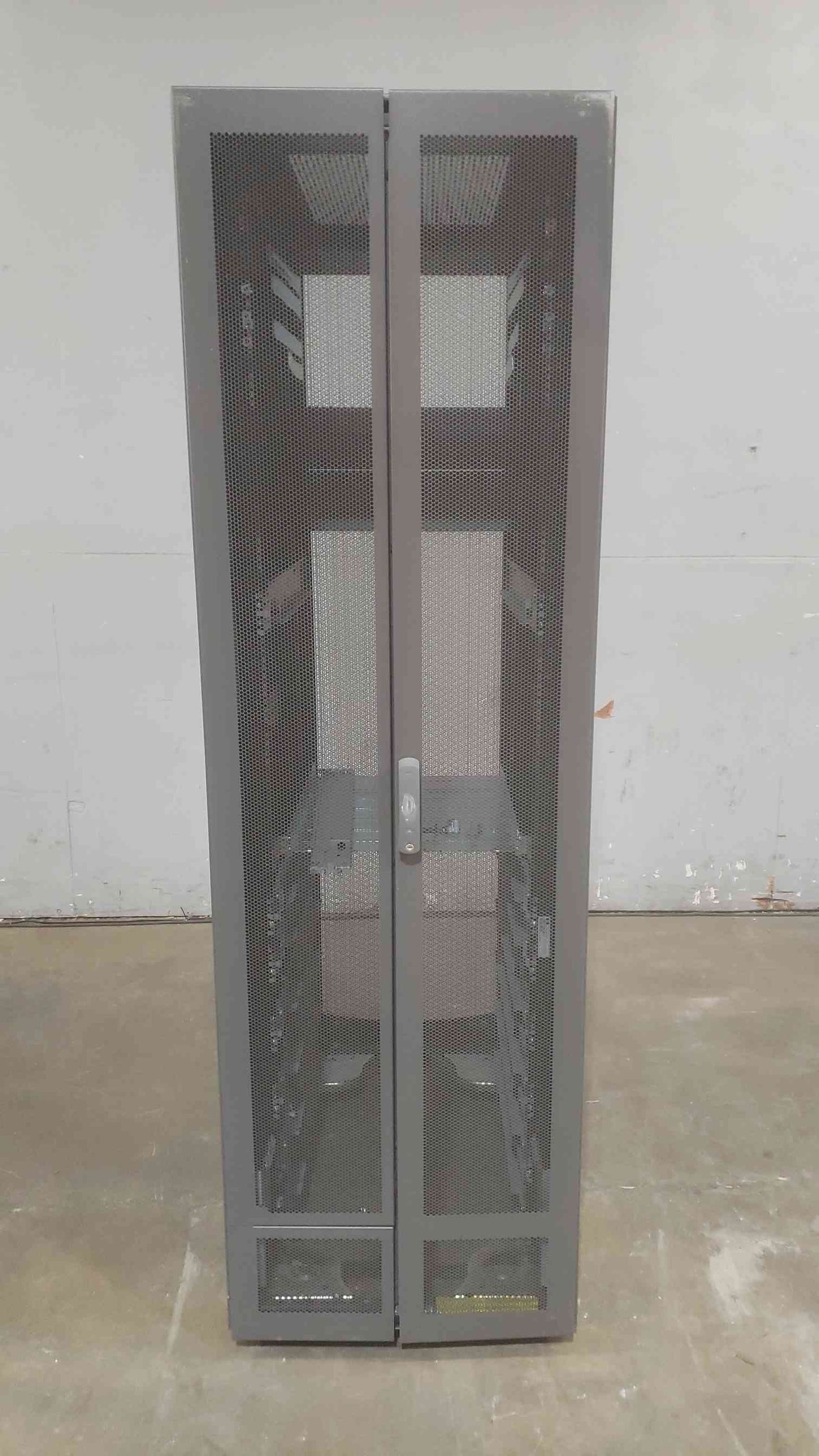 HP 42U Server Rack Cabinet Fully Enclosed (SKU: 111047)