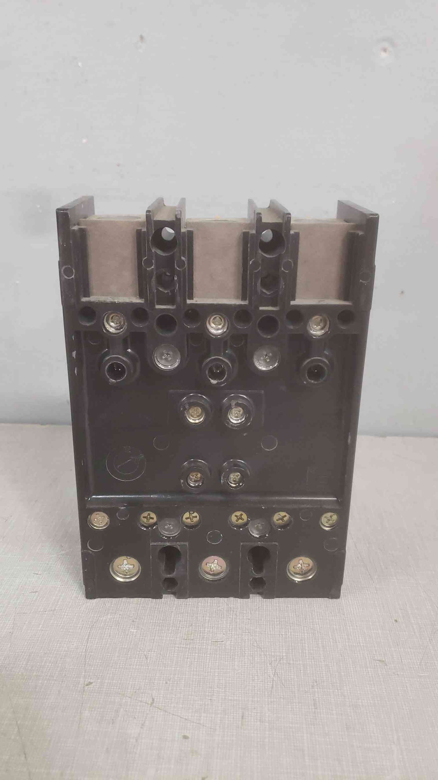 Square D 225A 3P 240VAC Breaker Q2L3225H (SKU: 111169)