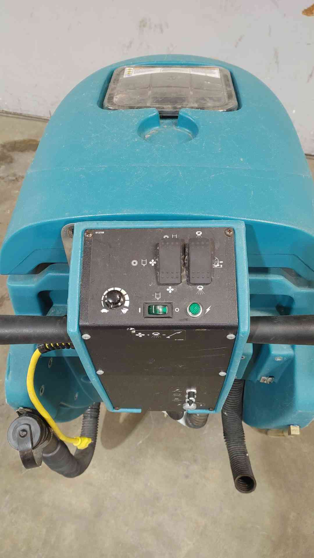 TENNANT 1530 Walk-Behind Carpet Extractor(SKU: 111250)