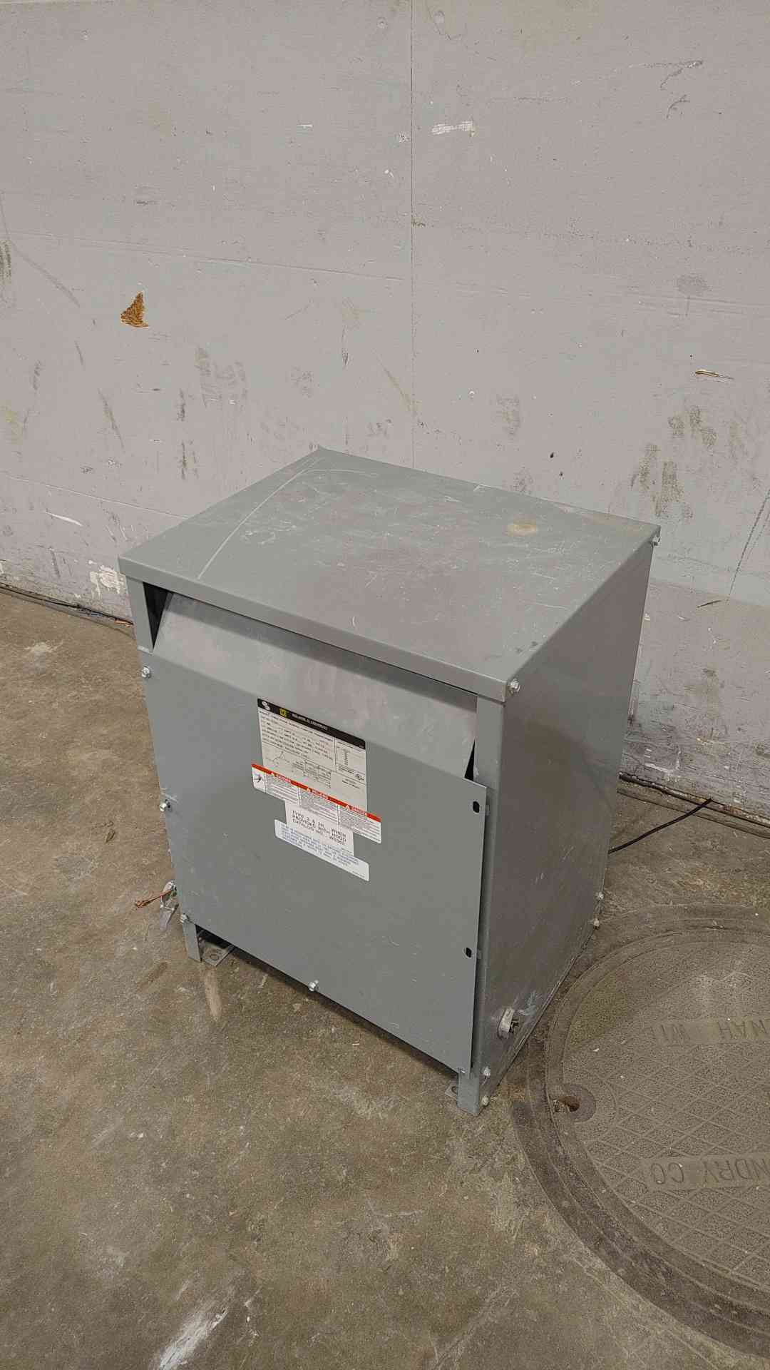 15kVA SQUARE D 41.6A 480V x 208/120v 3PH Transformer 15T3H(SKU: 111989)