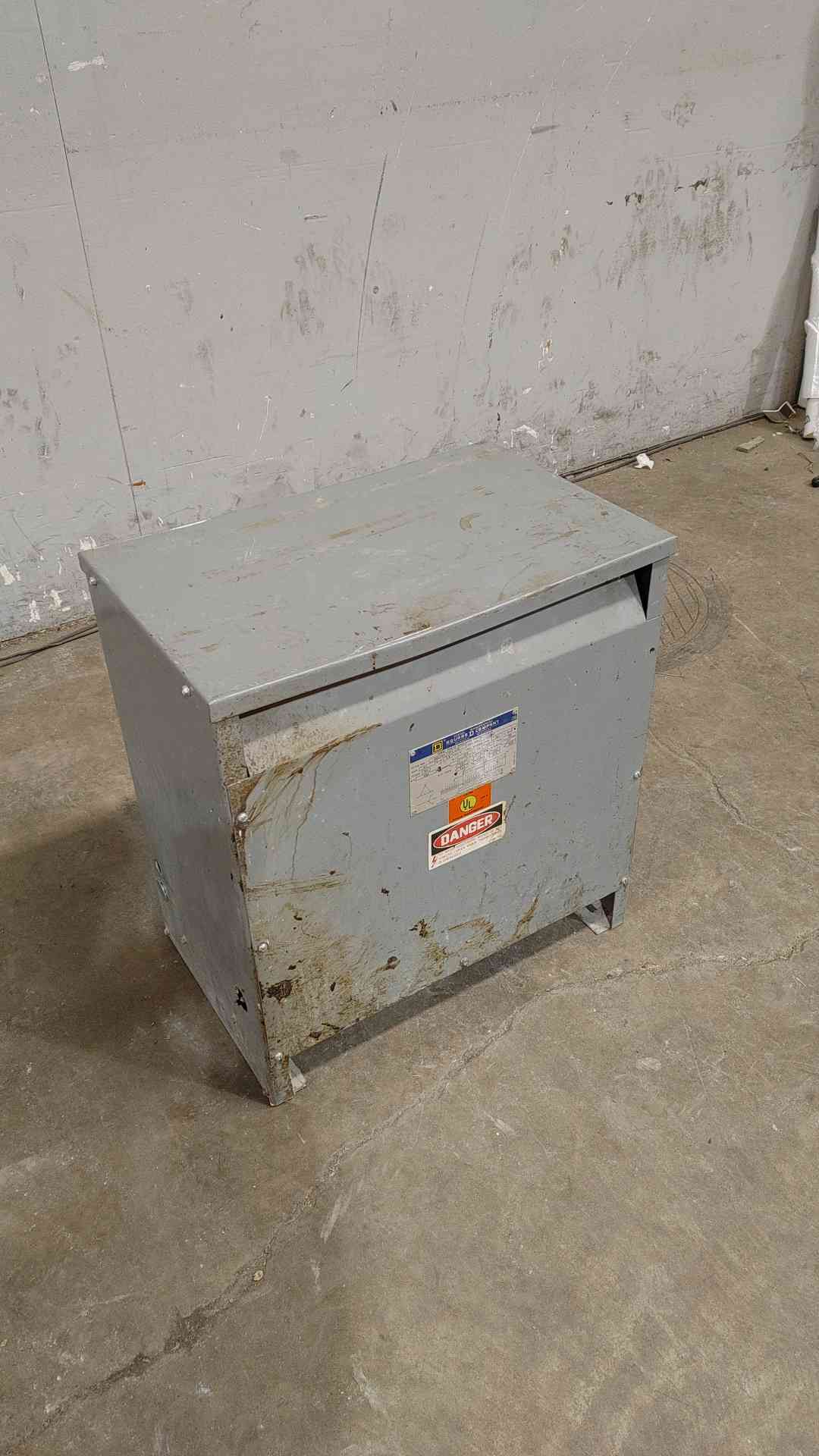 45KVA SQUARE D 480V x 208/120v 125A 3PH Insulated Transformer 45T3H (SKU: 112237)