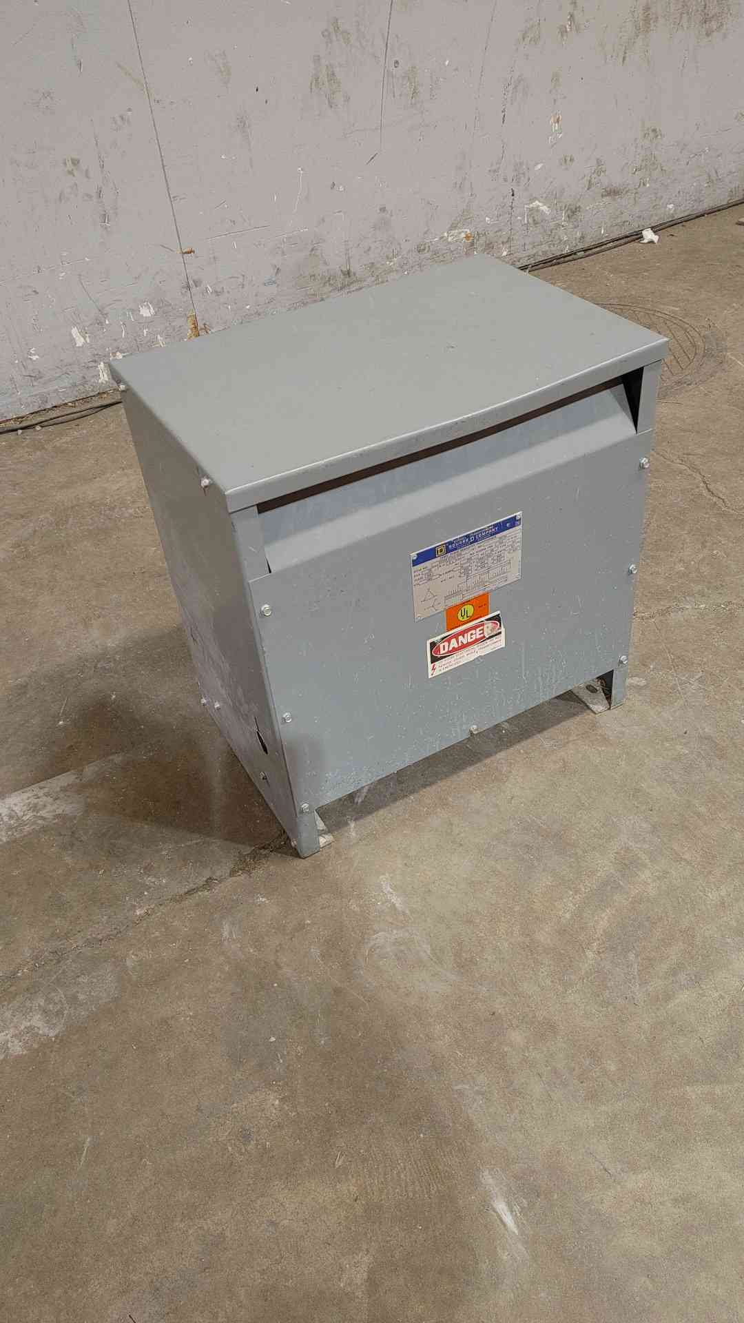 30KVA SQUARE D 480V x 208/120v 83A 3PH Insulated Transformer 30T3H (SKU: 112240)