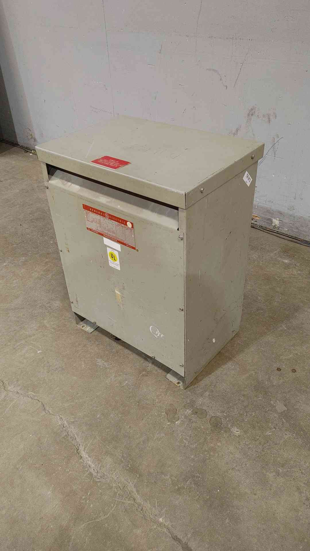 30KVA GE 480V x 208/120V 3PH Indoor/Outdoor Dry Type Transformer 9T23B3872(SKU:112342)