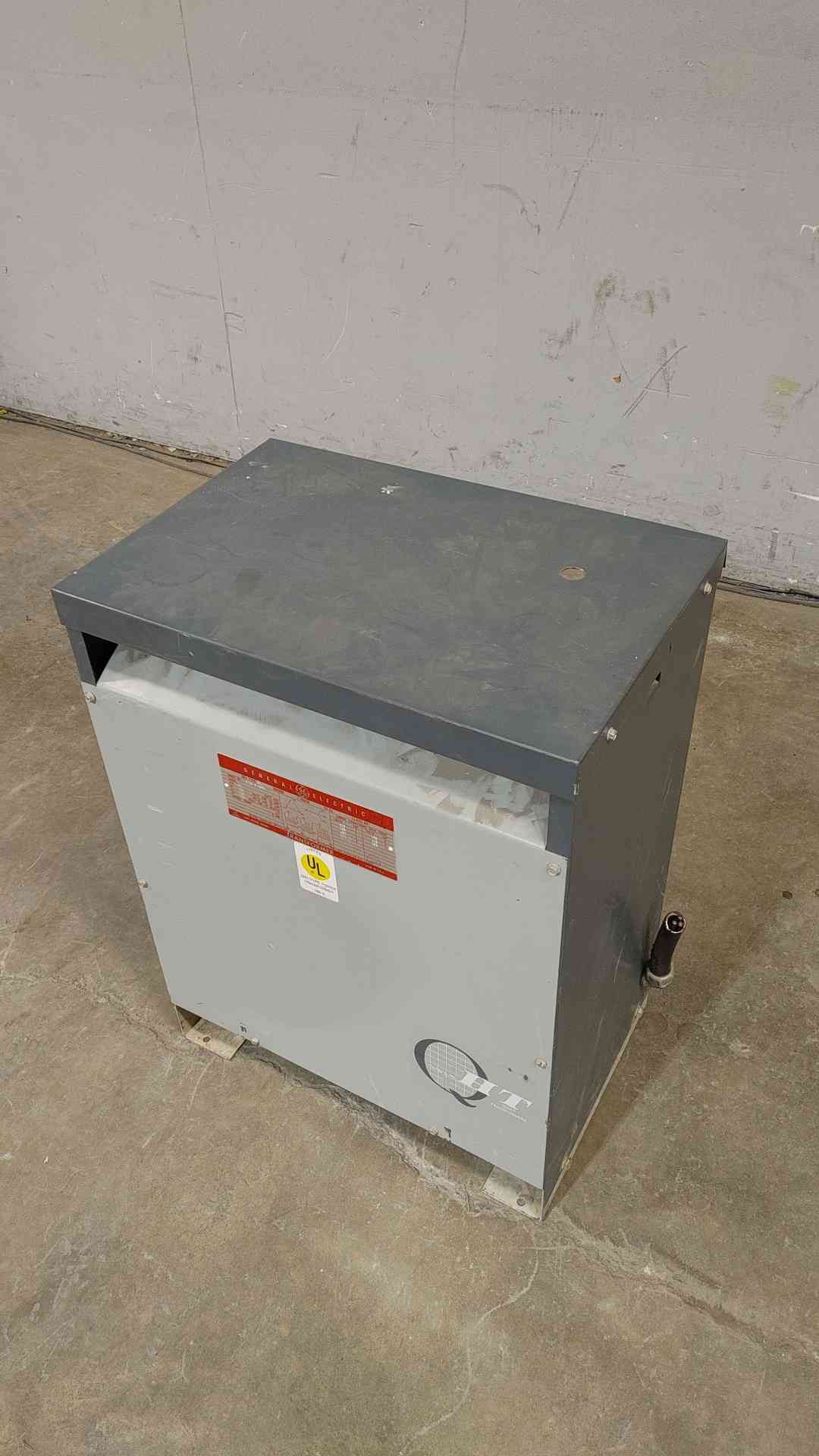 30KVA GE 480V x 120/208V 3PH Indoor Dry Type Transformer 9T23B3872(SKU: 112345)