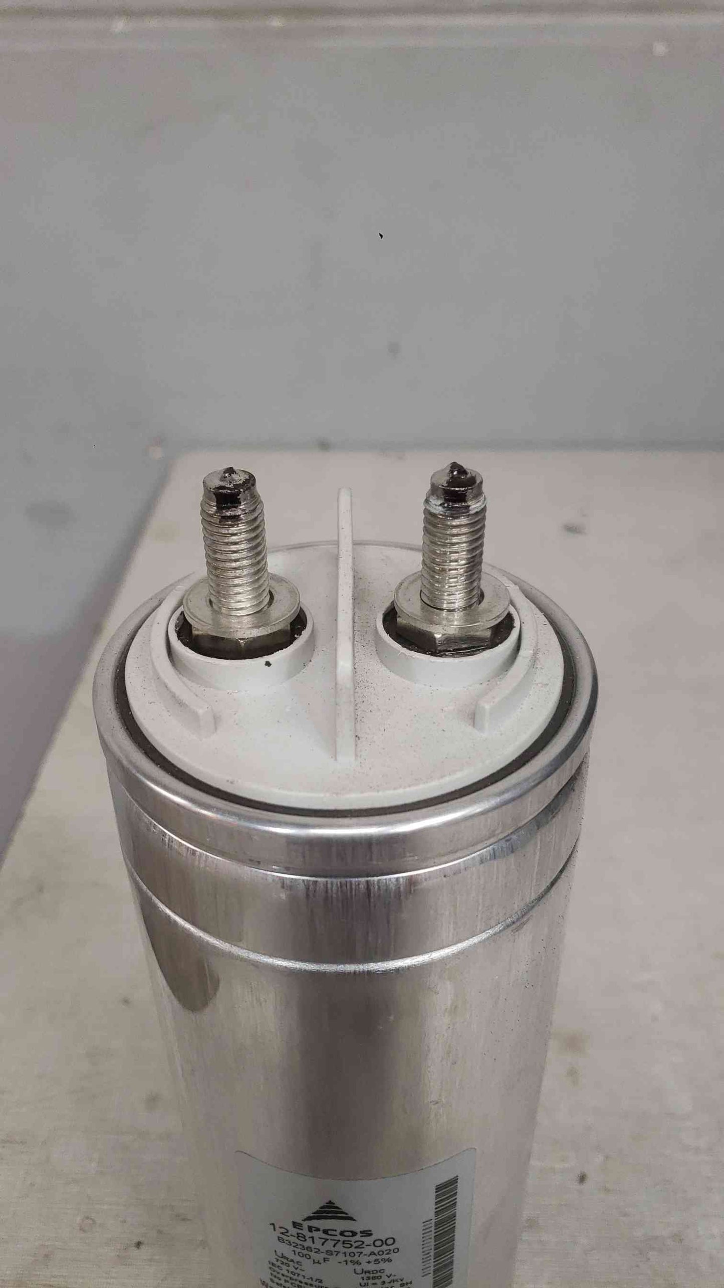 EPCOS 100uF Capacitor B32362-S7107-A020 (SKU: 112379)