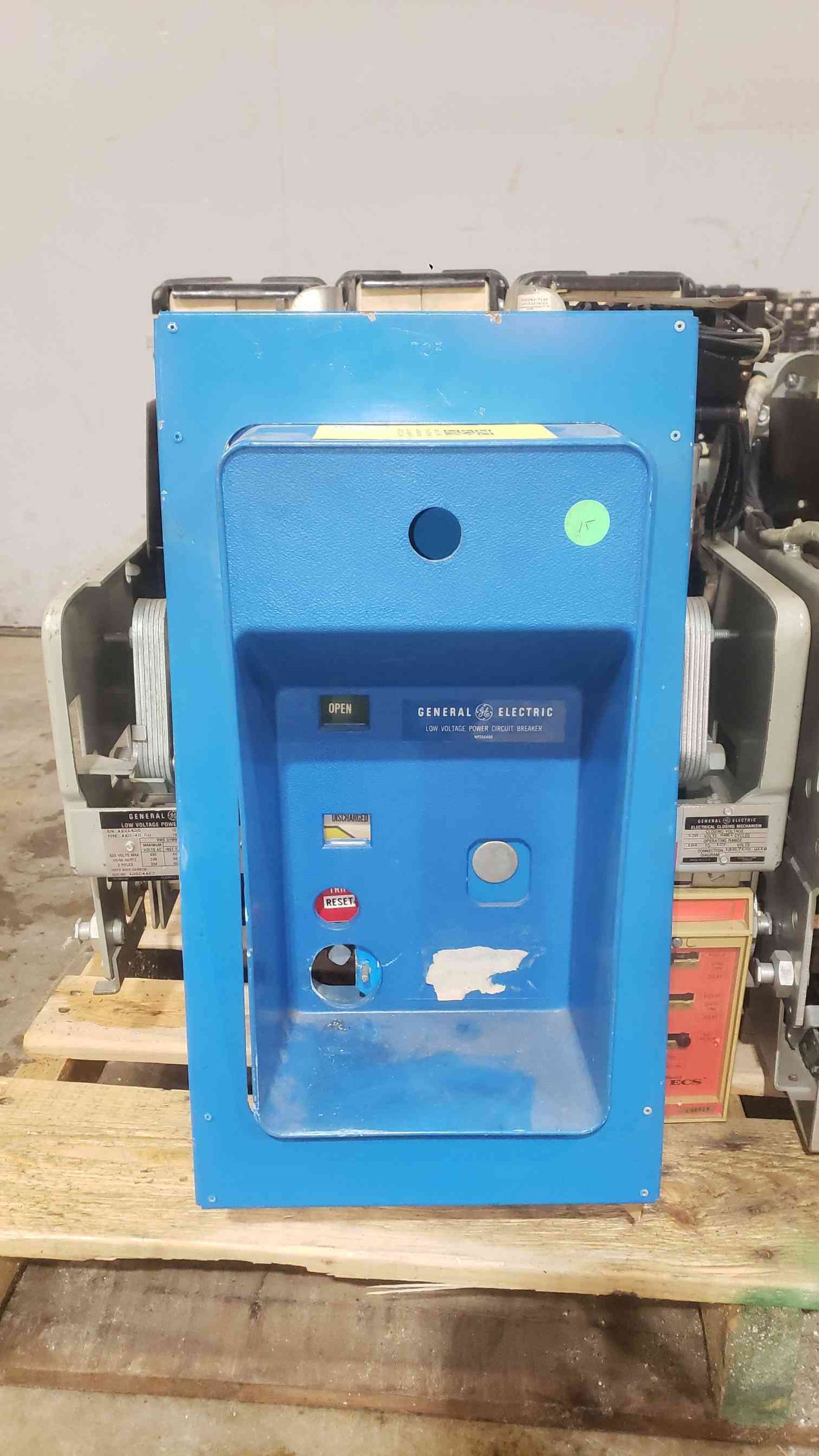 GE 1600A Frame 635V 3 Pole Low Voltage Power Circuit Breaker AKR 4B 50 (SKU: 112394)