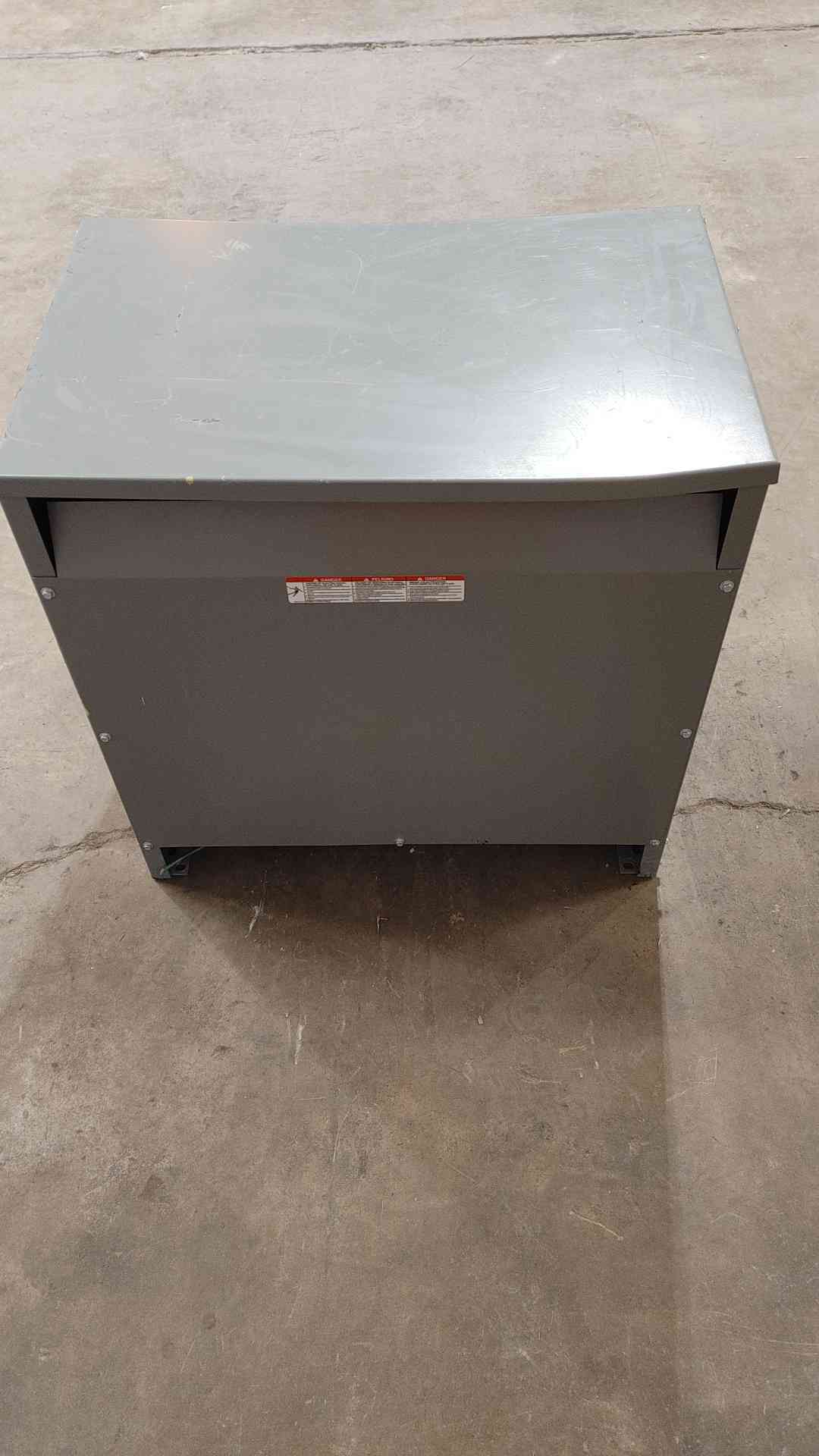 45kVA Square D 480v x 208/120V 125A 3PH General Purpose Transformer 45T3HFCU(SKU: 112421)