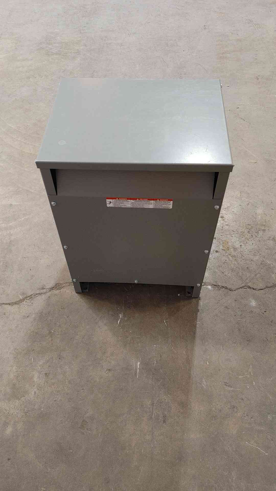 Square D 15kVA 480v x 208/120V 41.6A 3PH General Purpose Transformer 15T3H(SKU: 112424)